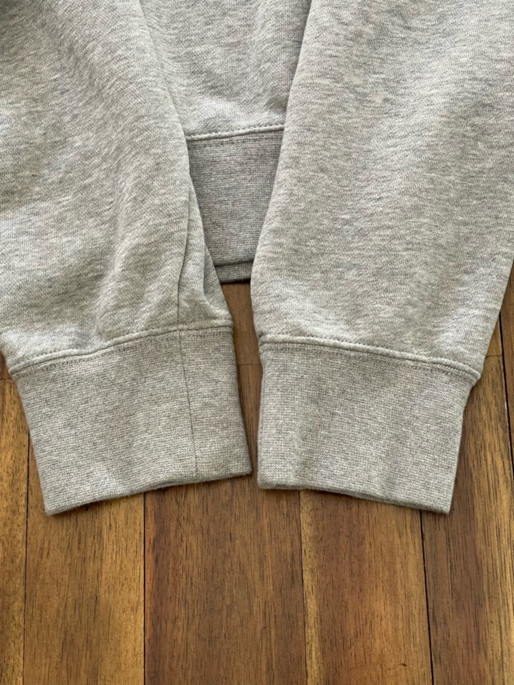 Nike Tiger Woods “Frank” Gray Crewneck Sweatshirt with Red Tiger Motif - Picture 7 of 11